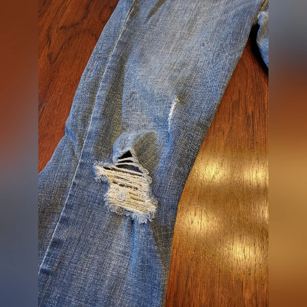 Levi's Women's 721 Hi-Rise Skinny Size 27 Light Wash Distressed Stretch Jeans
